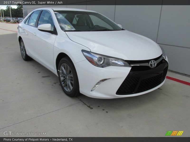 Super White / Ash 2017 Toyota Camry SE