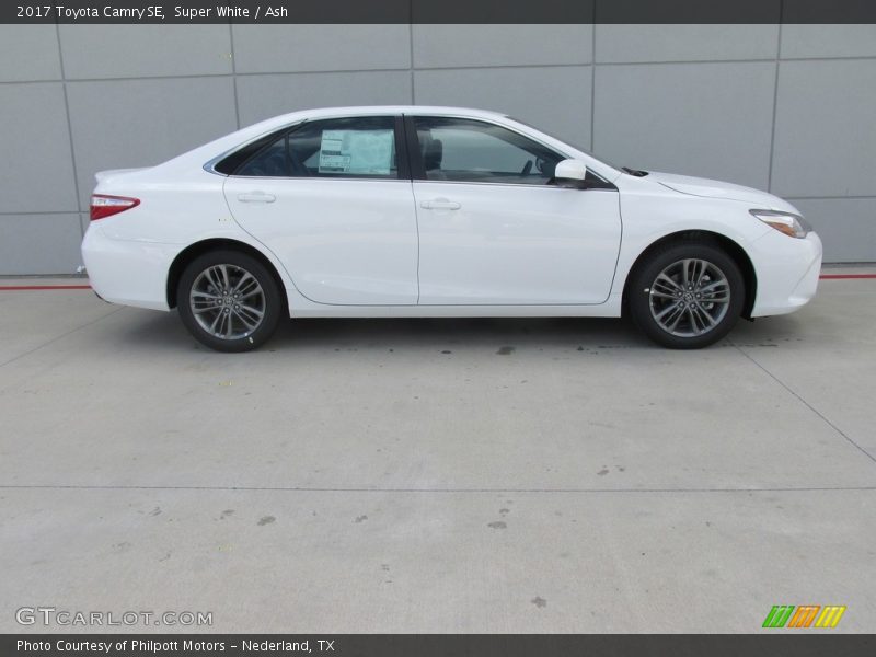 Super White / Ash 2017 Toyota Camry SE