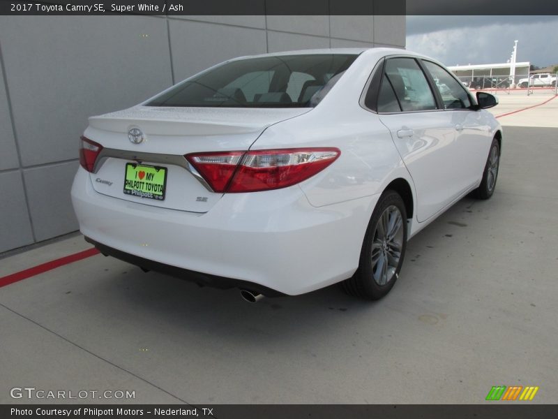 Super White / Ash 2017 Toyota Camry SE