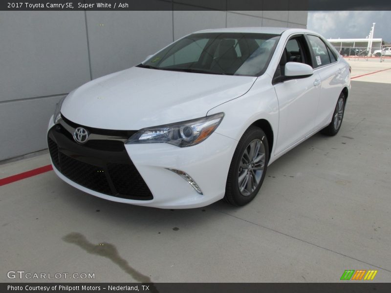 Super White / Ash 2017 Toyota Camry SE