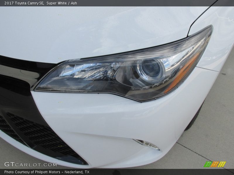 Super White / Ash 2017 Toyota Camry SE