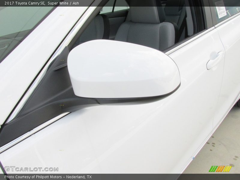 Super White / Ash 2017 Toyota Camry SE