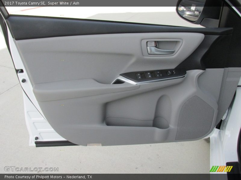 Super White / Ash 2017 Toyota Camry SE