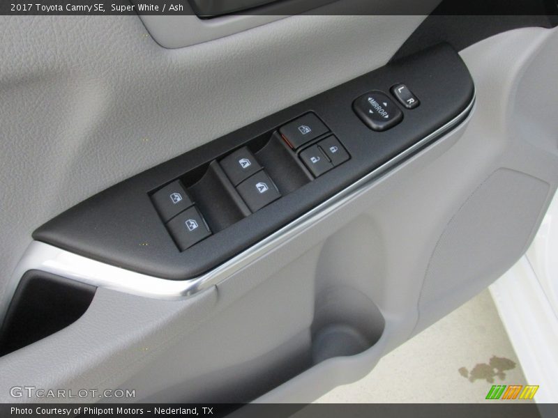 Super White / Ash 2017 Toyota Camry SE