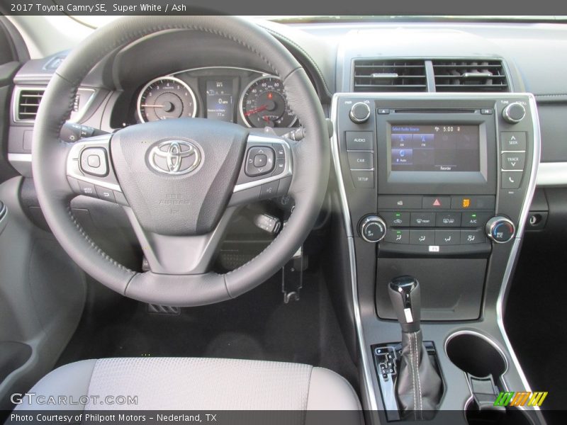 Super White / Ash 2017 Toyota Camry SE