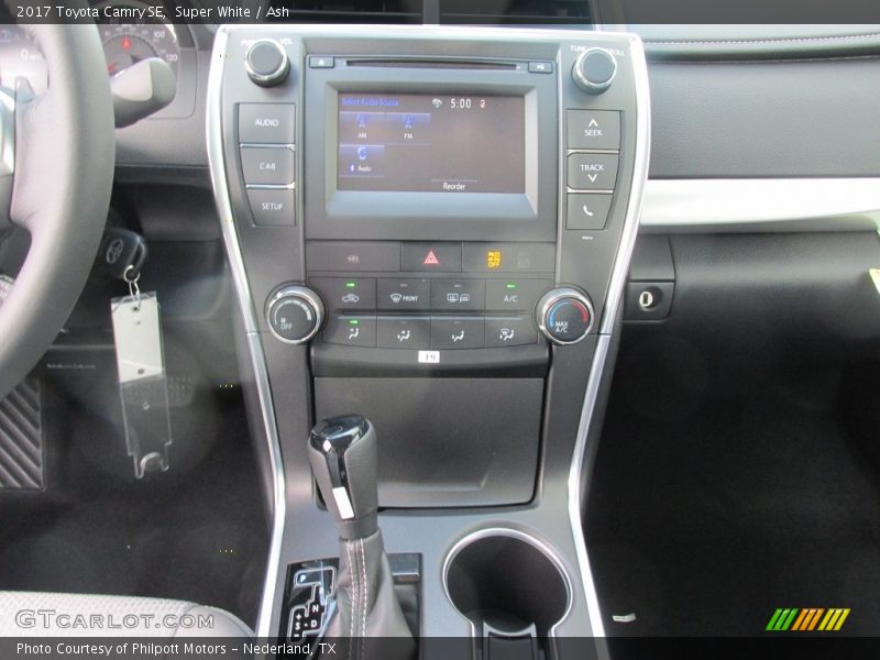 Super White / Ash 2017 Toyota Camry SE