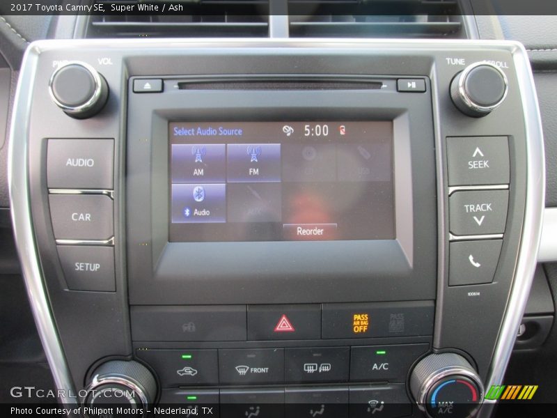 Super White / Ash 2017 Toyota Camry SE