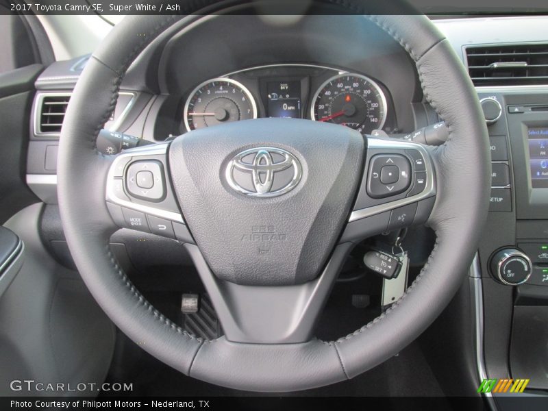 Super White / Ash 2017 Toyota Camry SE