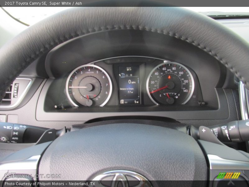 Super White / Ash 2017 Toyota Camry SE