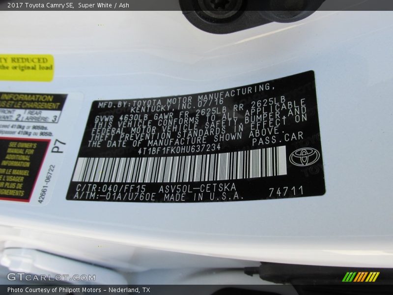 Super White / Ash 2017 Toyota Camry SE