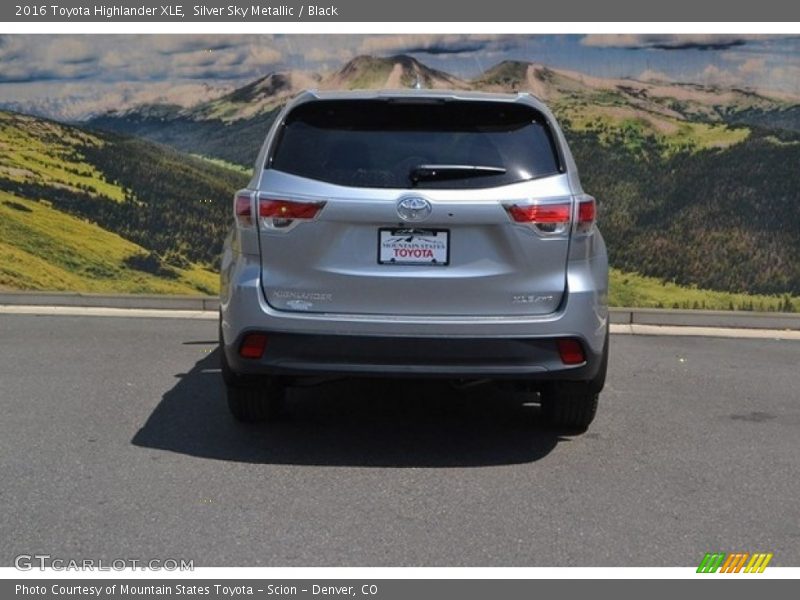 Silver Sky Metallic / Black 2016 Toyota Highlander XLE