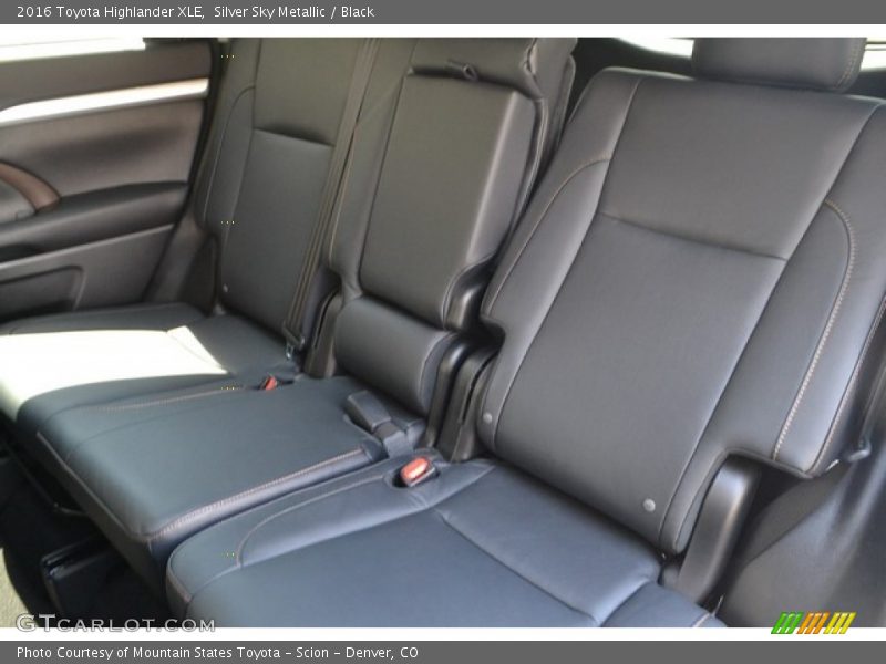 Silver Sky Metallic / Black 2016 Toyota Highlander XLE
