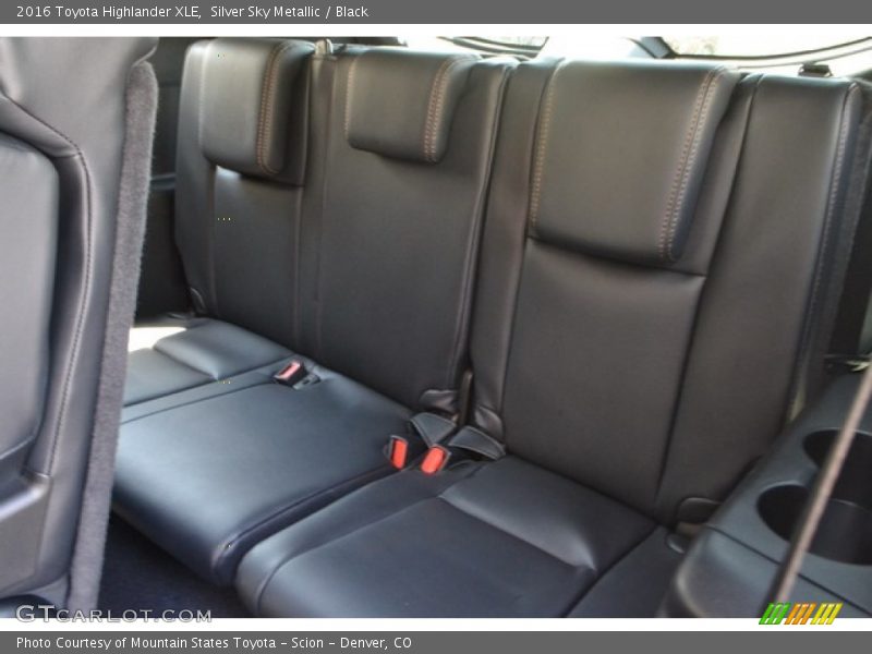 Silver Sky Metallic / Black 2016 Toyota Highlander XLE