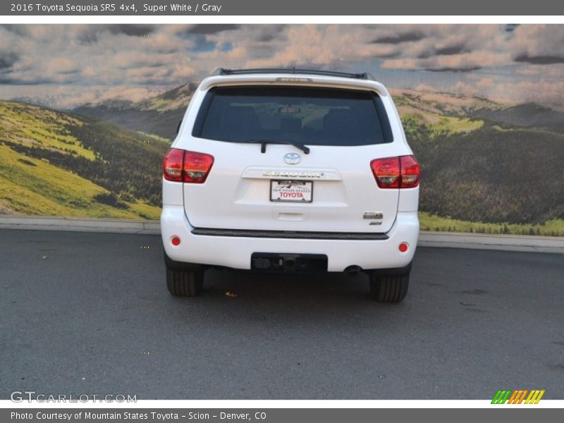 Super White / Gray 2016 Toyota Sequoia SR5 4x4