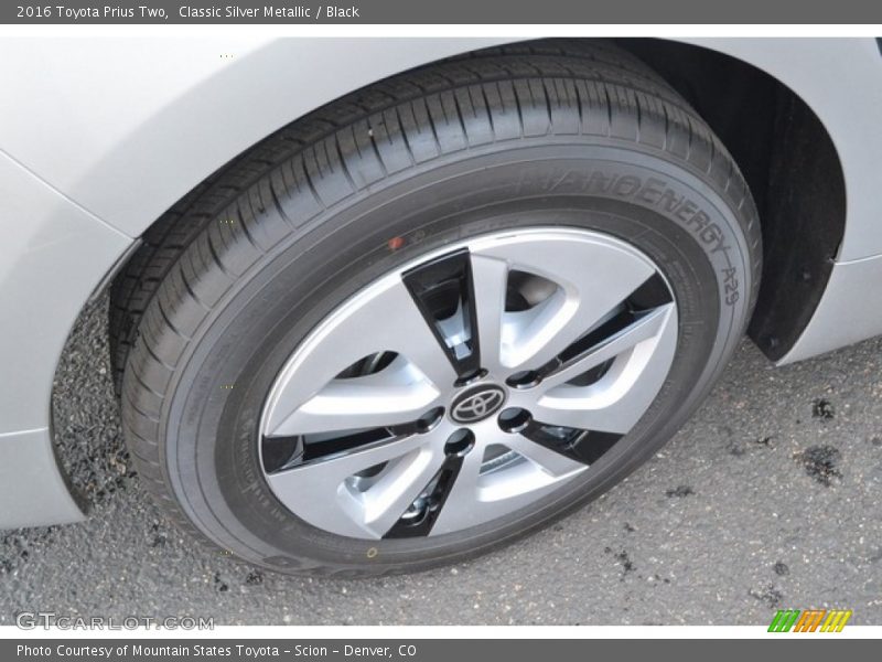 Classic Silver Metallic / Black 2016 Toyota Prius Two