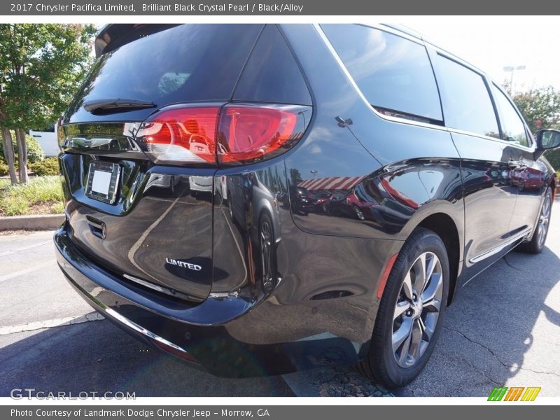 Brilliant Black Crystal Pearl / Black/Alloy 2017 Chrysler Pacifica Limited
