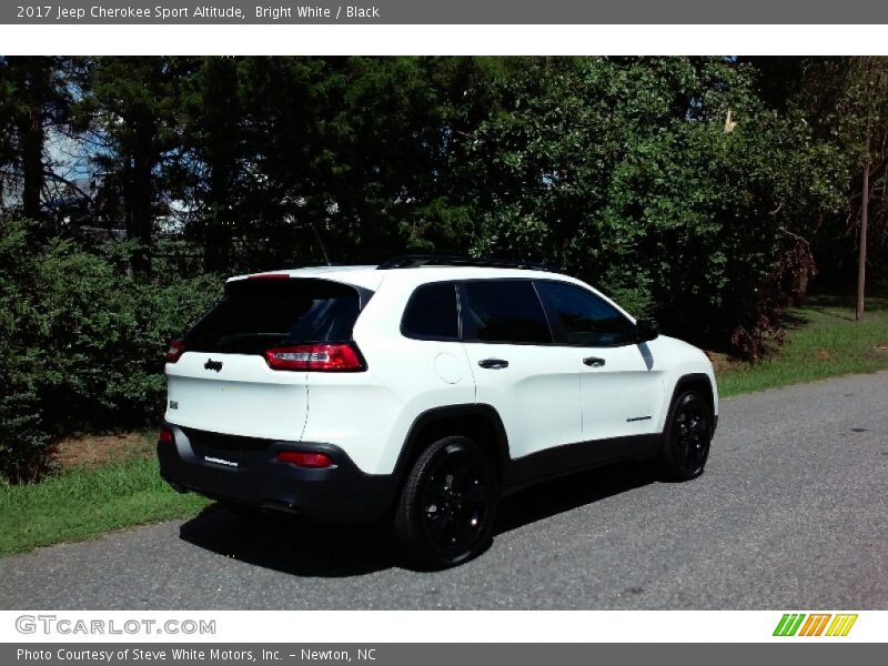 Bright White / Black 2017 Jeep Cherokee Sport Altitude