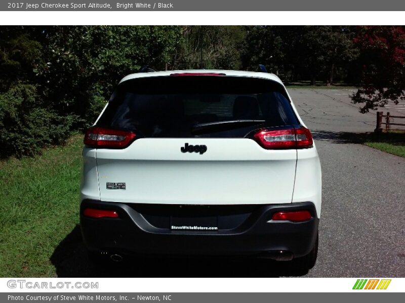 Bright White / Black 2017 Jeep Cherokee Sport Altitude