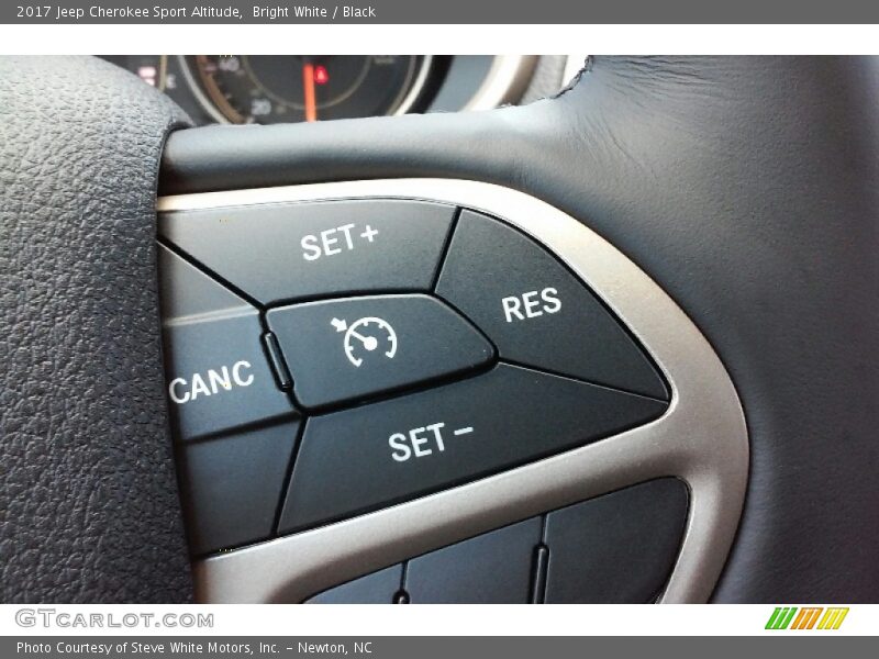 Bright White / Black 2017 Jeep Cherokee Sport Altitude