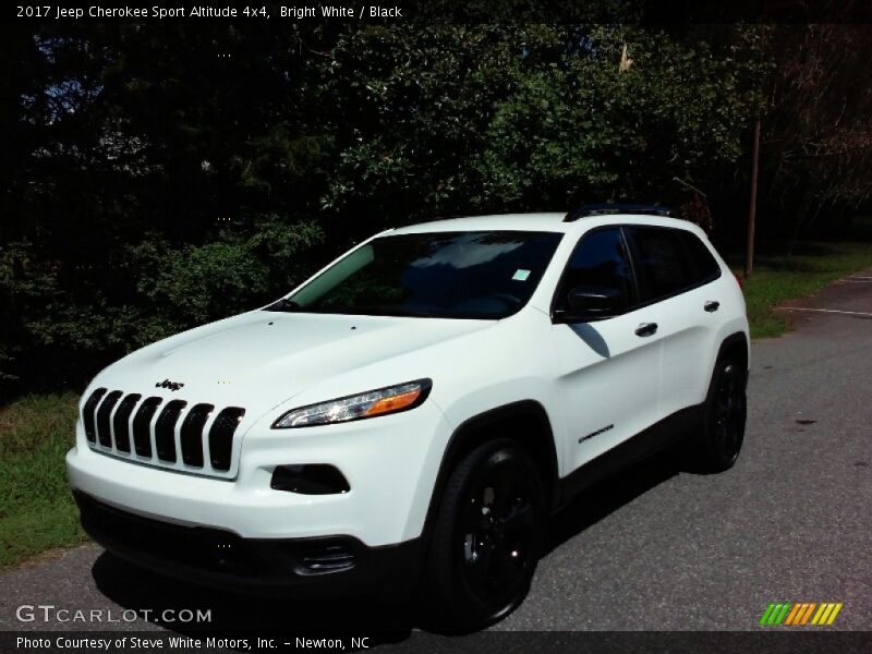 Bright White / Black 2017 Jeep Cherokee Sport Altitude 4x4