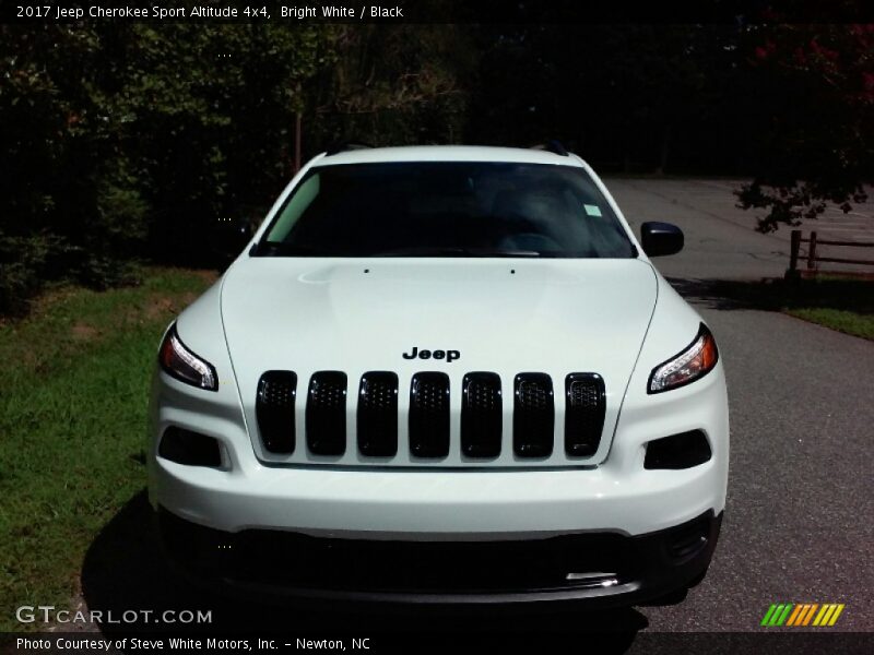 Bright White / Black 2017 Jeep Cherokee Sport Altitude 4x4