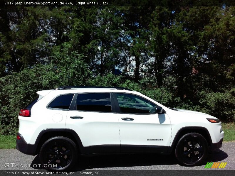 Bright White / Black 2017 Jeep Cherokee Sport Altitude 4x4