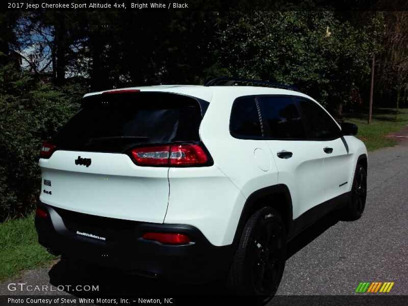 Bright White / Black 2017 Jeep Cherokee Sport Altitude 4x4
