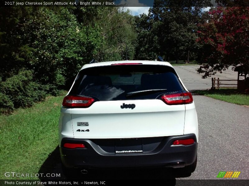 Bright White / Black 2017 Jeep Cherokee Sport Altitude 4x4