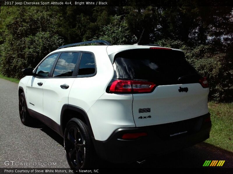 Bright White / Black 2017 Jeep Cherokee Sport Altitude 4x4