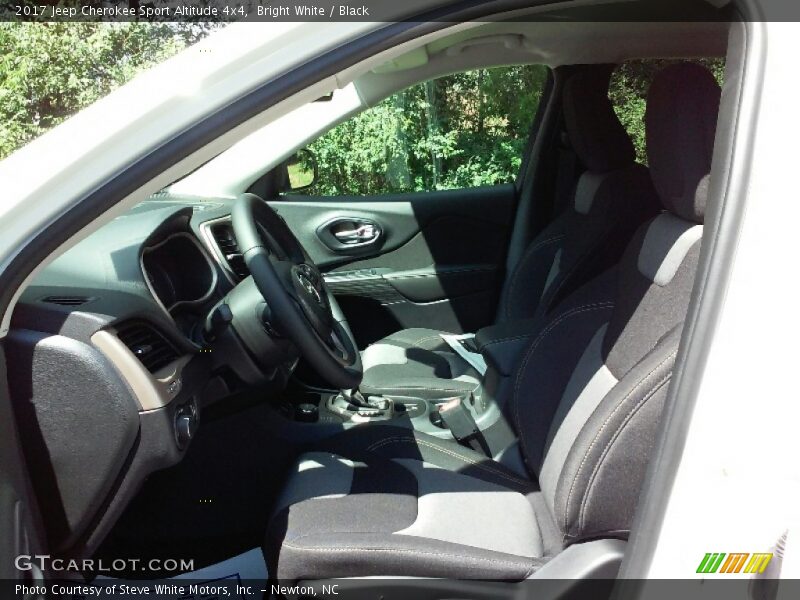 Bright White / Black 2017 Jeep Cherokee Sport Altitude 4x4