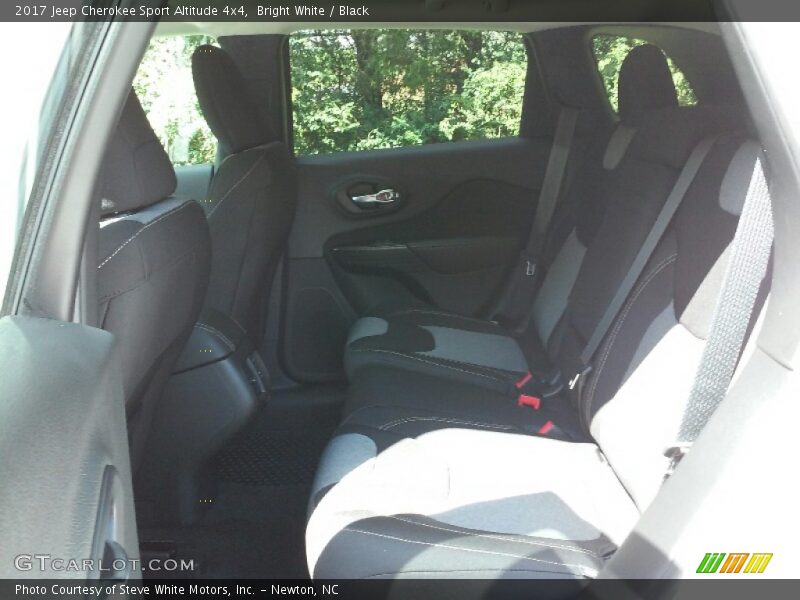 Bright White / Black 2017 Jeep Cherokee Sport Altitude 4x4
