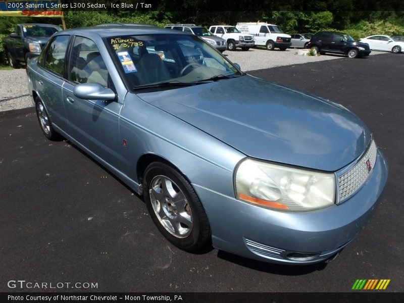Front 3/4 View of 2005 L Series L300 Sedan