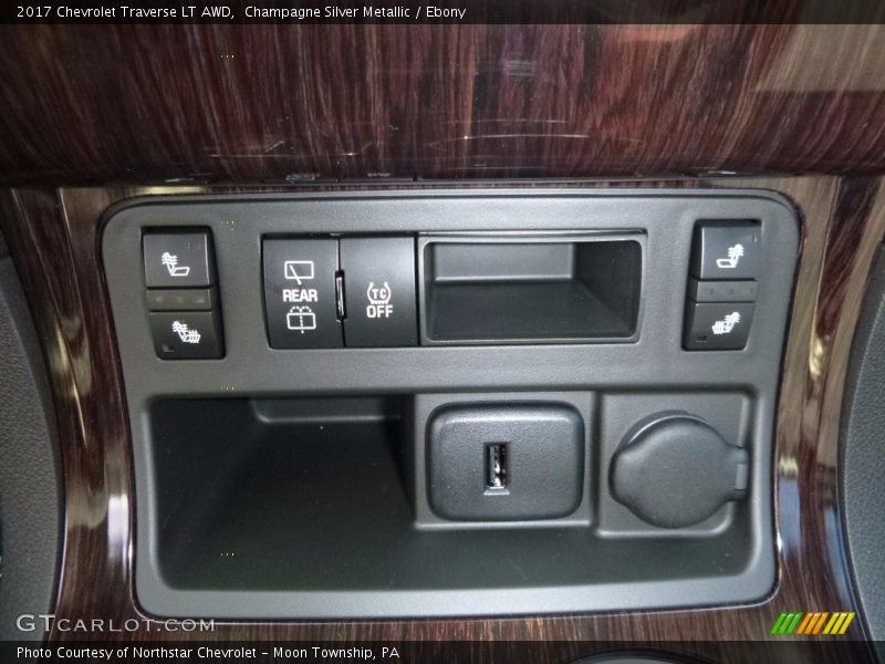 Champagne Silver Metallic / Ebony 2017 Chevrolet Traverse LT AWD
