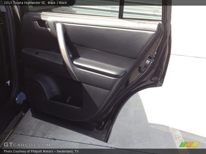 Black / Black 2013 Toyota Highlander SE