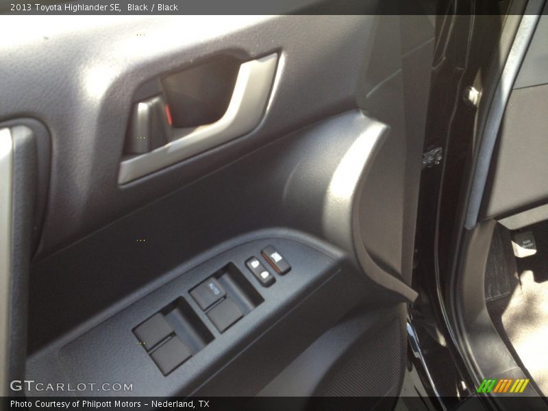 Black / Black 2013 Toyota Highlander SE