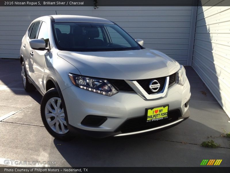 Brilliant Silver / Charcoal 2016 Nissan Rogue S