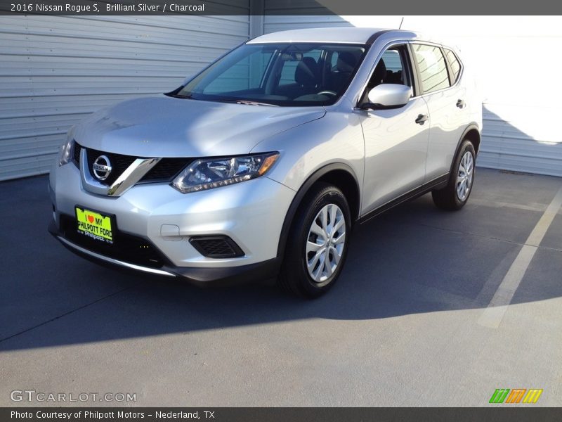 Brilliant Silver / Charcoal 2016 Nissan Rogue S