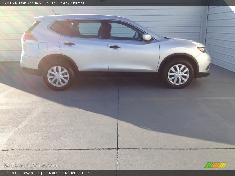 Brilliant Silver / Charcoal 2016 Nissan Rogue S