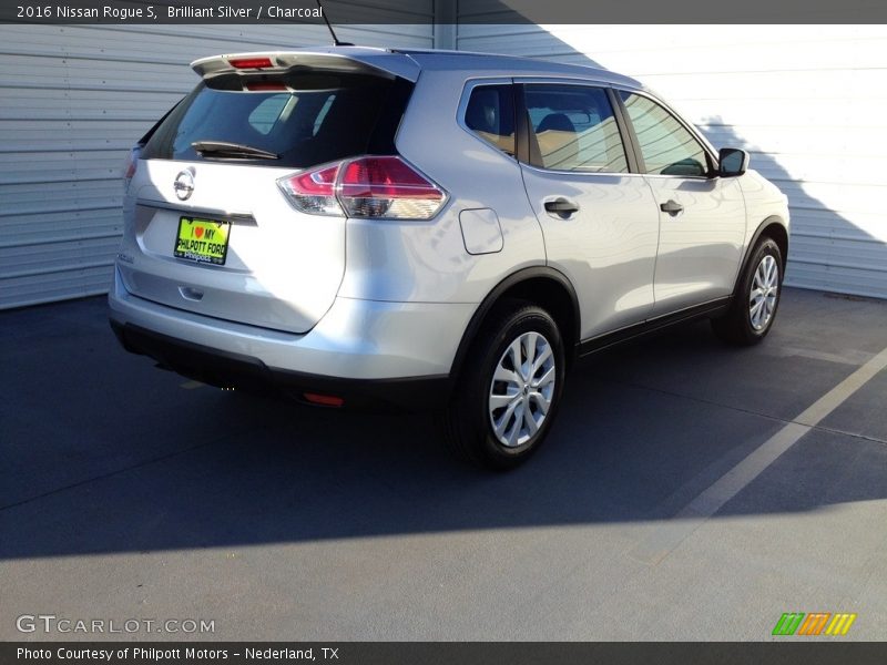 Brilliant Silver / Charcoal 2016 Nissan Rogue S