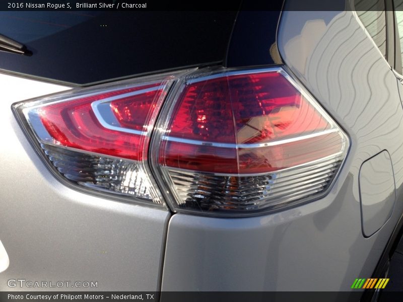 Brilliant Silver / Charcoal 2016 Nissan Rogue S