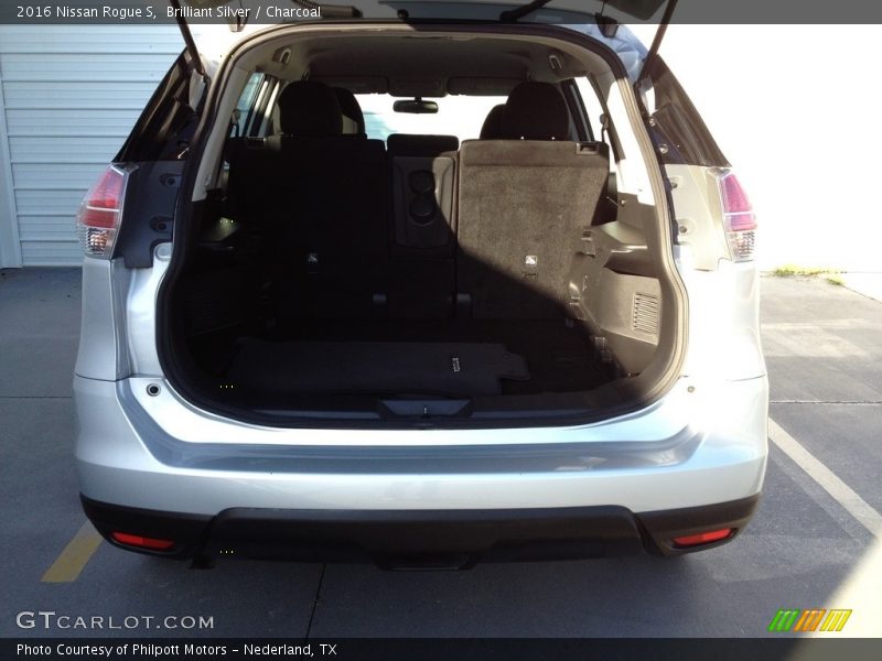 Brilliant Silver / Charcoal 2016 Nissan Rogue S