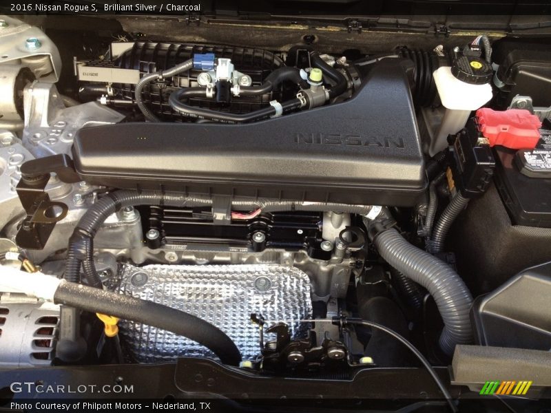 Brilliant Silver / Charcoal 2016 Nissan Rogue S