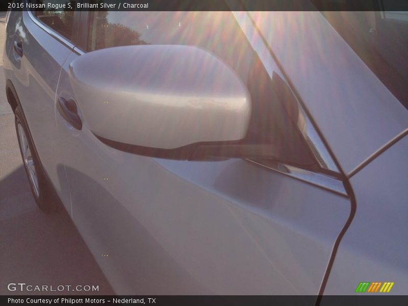 Brilliant Silver / Charcoal 2016 Nissan Rogue S