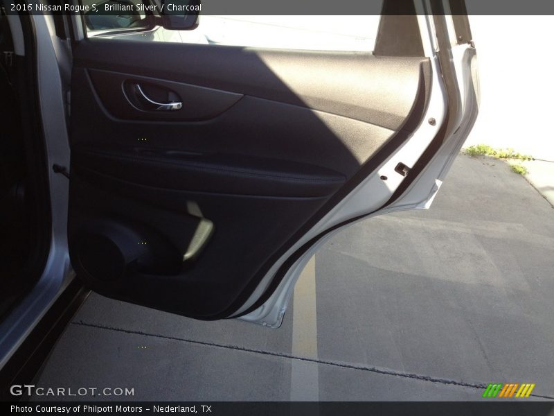 Brilliant Silver / Charcoal 2016 Nissan Rogue S