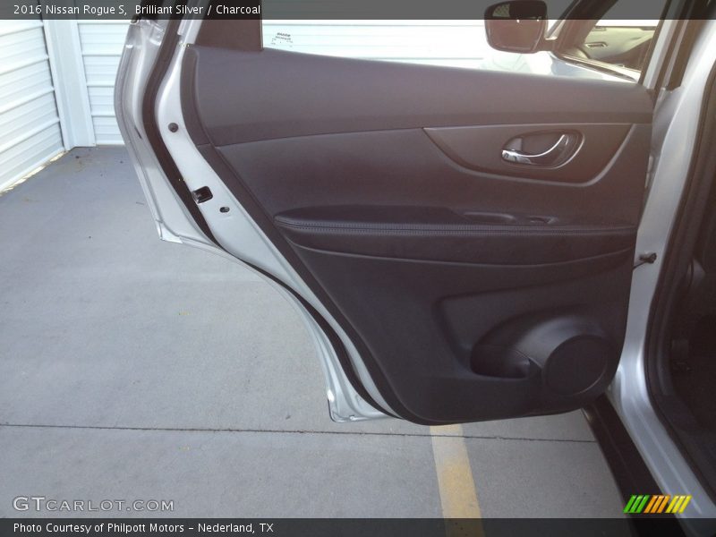 Brilliant Silver / Charcoal 2016 Nissan Rogue S