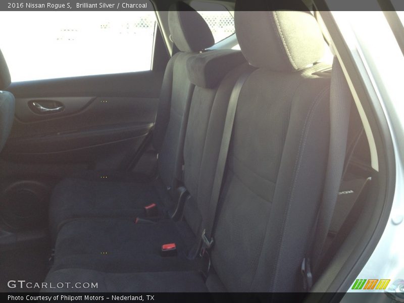 Brilliant Silver / Charcoal 2016 Nissan Rogue S