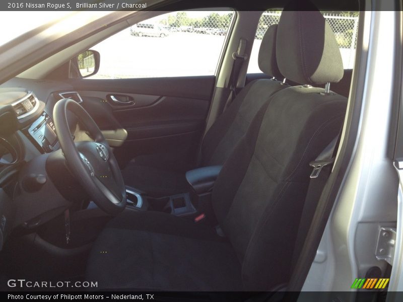 Brilliant Silver / Charcoal 2016 Nissan Rogue S