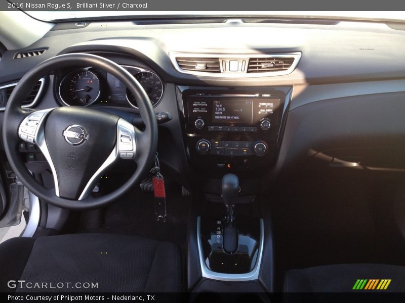 Brilliant Silver / Charcoal 2016 Nissan Rogue S