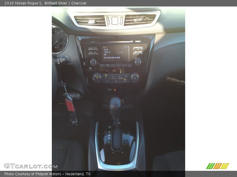 Brilliant Silver / Charcoal 2016 Nissan Rogue S
