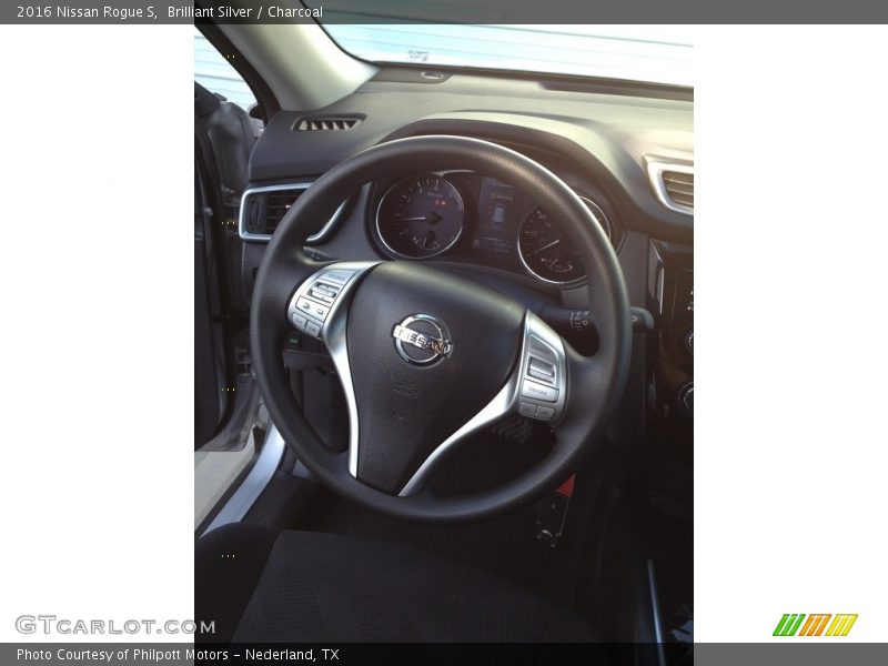Brilliant Silver / Charcoal 2016 Nissan Rogue S